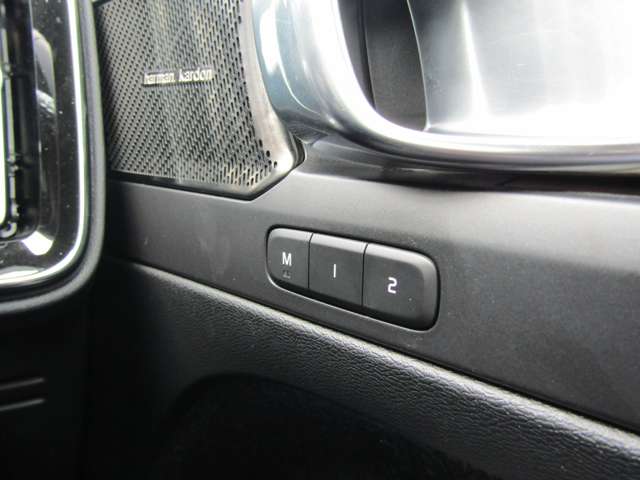 ボルボ ＸＣ４０ Ｔ４ ＡＷＤ インスクリプション ４ＷＤ H30年 (関東) 99