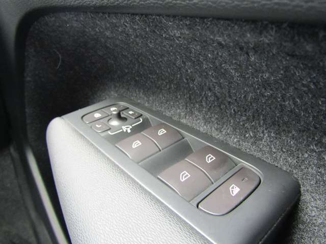 ボルボ ＸＣ４０ Ｔ４ ＡＷＤ インスクリプション ４ＷＤ H30年 (関東) 99