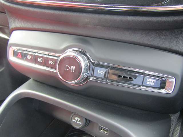 ボルボ ＸＣ４０ Ｔ４ ＡＷＤ インスクリプション ４ＷＤ H30年 (関東) 99