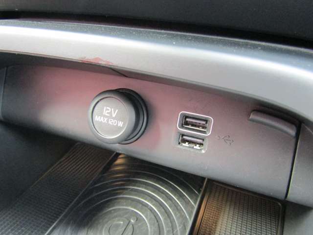 ボルボ ＸＣ４０ Ｔ４ ＡＷＤ インスクリプション ４ＷＤ H30年 (関東) 99