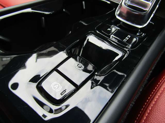 ボルボ ＸＣ４０ Ｔ４ ＡＷＤ インスクリプション ４ＷＤ H30年 (関東) 99