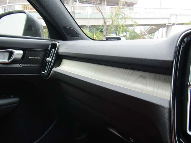 ボルボ ＸＣ４０ Ｔ４ ＡＷＤ インスクリプション ４ＷＤ H30年 (関東) 99