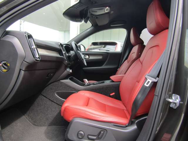 ボルボ ＸＣ４０ Ｔ４ ＡＷＤ インスクリプション ４ＷＤ H30年 (関東) 99