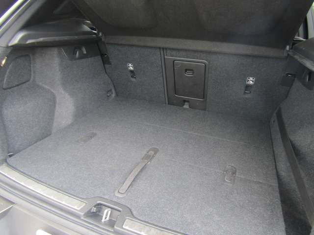 ボルボ ＸＣ４０ Ｔ４ ＡＷＤ インスクリプション ４ＷＤ H30年 (関東) 99