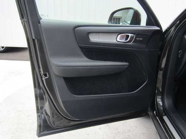 ボルボ ＸＣ４０ Ｔ４ ＡＷＤ インスクリプション ４ＷＤ H30年 (関東) 99