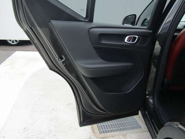 ボルボ ＸＣ４０ Ｔ４ ＡＷＤ インスクリプション ４ＷＤ H30年 (関東) 99