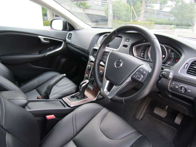 ボルボ Ｖ４０ Ｔ３　インスクリプション H30年 (関東) 99