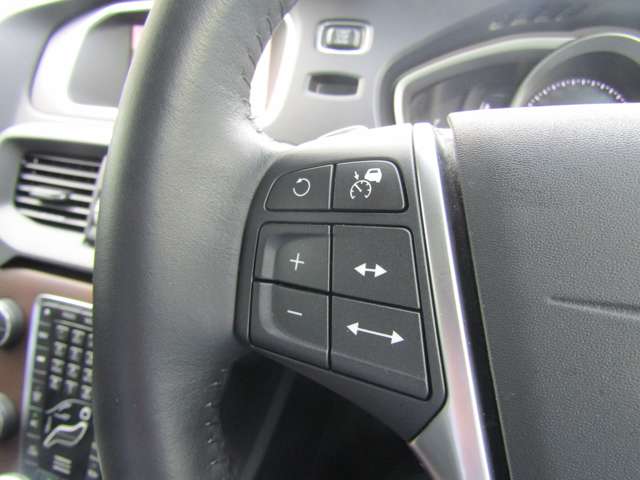 ボルボ Ｖ４０ Ｔ３　インスクリプション H30年 (関東) 99