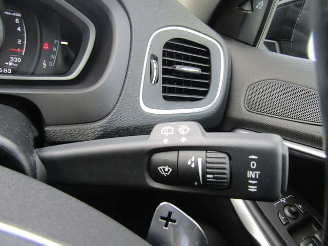 ボルボ Ｖ４０ Ｔ３　インスクリプション H30年 (関東) 99