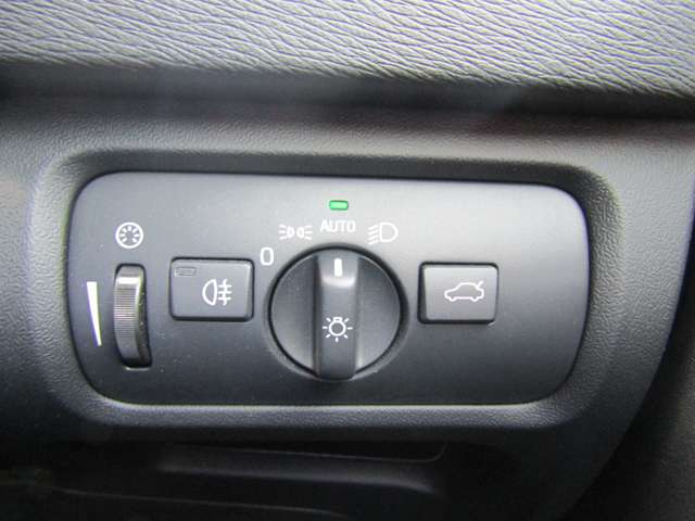 ボルボ Ｖ４０ Ｔ３　インスクリプション H30年 (関東) 99