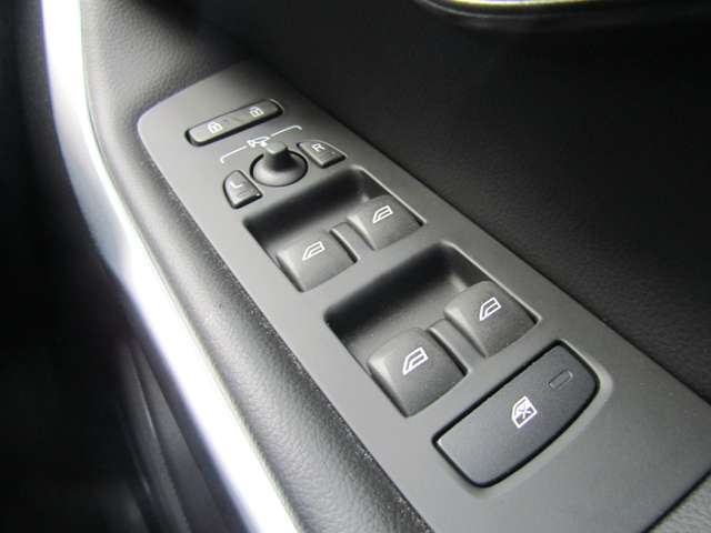 ボルボ Ｖ４０ Ｔ３　インスクリプション H30年 (関東) 99