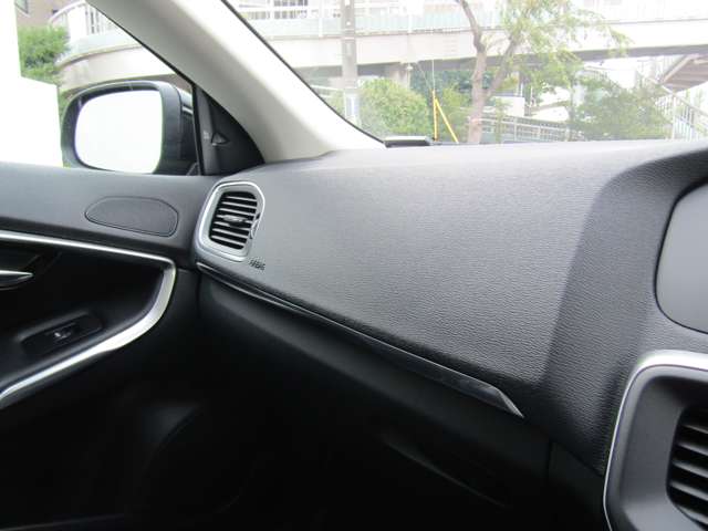 ボルボ Ｖ４０ Ｔ３　インスクリプション H30年 (関東) 99