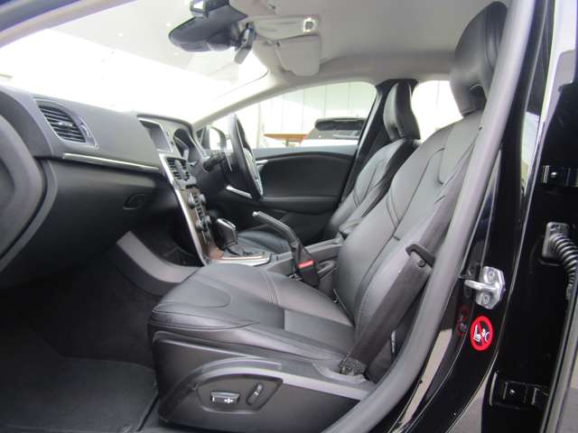 ボルボ Ｖ４０ Ｔ３　インスクリプション H30年 (関東) 99