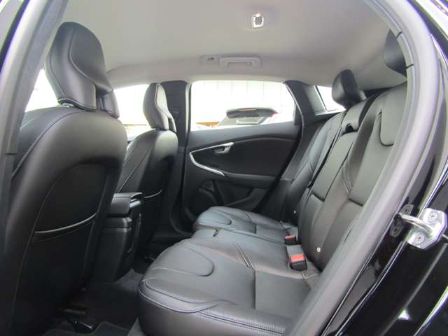 ボルボ Ｖ４０ Ｔ３　インスクリプション H30年 (関東) 99