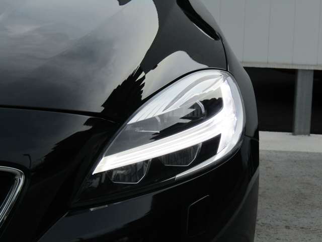 ボルボ Ｖ４０ Ｔ３　インスクリプション H30年 (関東) 99