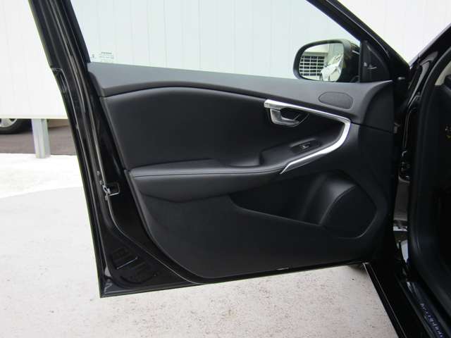 ボルボ Ｖ４０ Ｔ３　インスクリプション H30年 (関東) 99