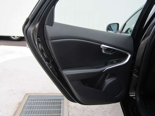 ボルボ Ｖ４０ Ｔ３　インスクリプション H30年 (関東) 99