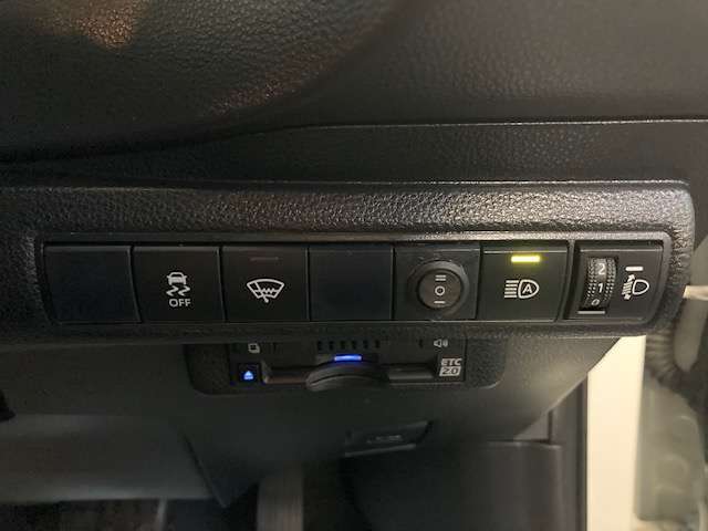 トヨタ カローラ　ツーリング　ハイブリッド １．８ ハイブリッド ＷＸＢ Ｅ－ＦＯＵＲ ４ＷＤ R1年 (東北) 99