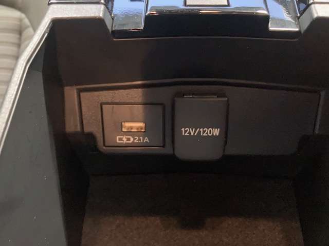 トヨタ カローラ　ツーリング　ハイブリッド １．８ ハイブリッド ＷＸＢ Ｅ－ＦＯＵＲ ４ＷＤ R1年 (東北) 99