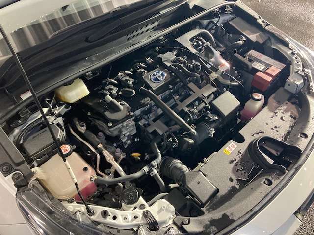 トヨタ カローラ　ツーリング　ハイブリッド １．８ ハイブリッド ＷＸＢ Ｅ－ＦＯＵＲ ４ＷＤ R1年 (東北) 99