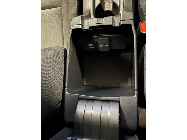 トヨタ カローラ　ツーリング　ハイブリッド １．８ ハイブリッド Ｇ－Ｘ Ｅ－ＦＯＵＲ ４ＷＤ R2年 (東北) 99