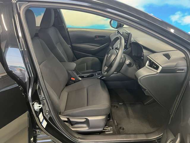 トヨタ カローラ　ツーリング　ハイブリッド １．８ ハイブリッド Ｇ－Ｘ Ｅ－ＦＯＵＲ ４ＷＤ R2年 (東北) 99