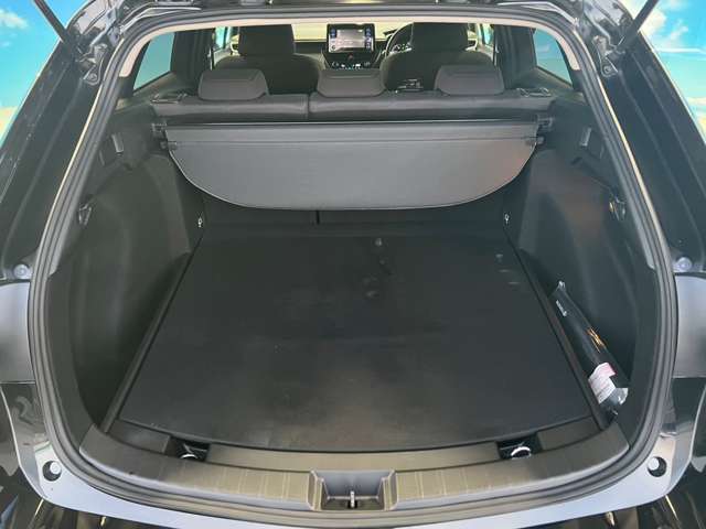 トヨタ カローラ　ツーリング　ハイブリッド １．８ ハイブリッド Ｇ－Ｘ Ｅ－ＦＯＵＲ ４ＷＤ R2年 (東北) 99