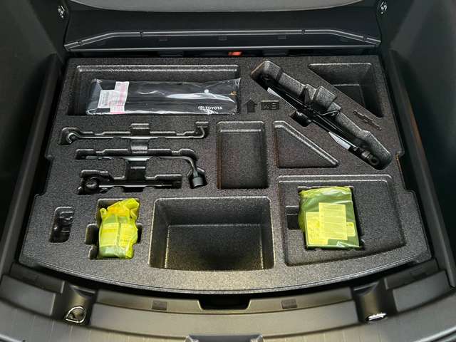 トヨタ カローラ　ツーリング　ハイブリッド １．８ ハイブリッド Ｇ－Ｘ Ｅ－ＦＯＵＲ ４ＷＤ R2年 (東北) 99