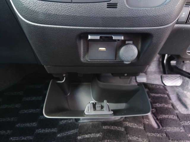 スズキ スペーシア ６６０ カスタム Ｚ デュアルカメラブレーキサポート装着車 H29年 (関東) 99