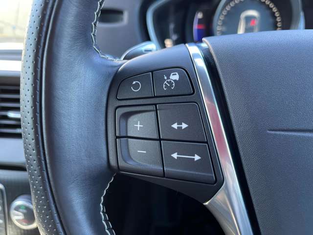 ボルボ Ｖ４０ Ｔ５　Ｒデザイン H29年 (東北) 99