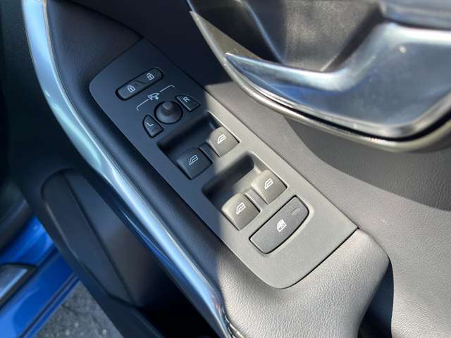 ボルボ Ｖ４０ Ｔ５　Ｒデザイン H29年 (東北) 99