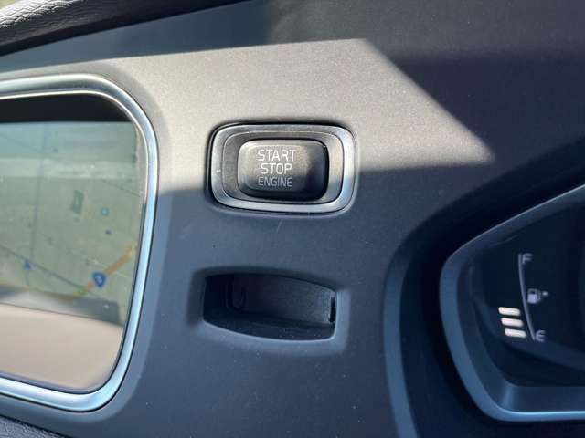 ボルボ Ｖ４０ Ｔ５　Ｒデザイン H29年 (東北) 99