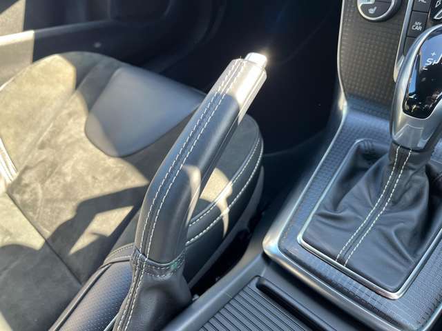 ボルボ Ｖ４０ Ｔ５　Ｒデザイン H29年 (東北) 99