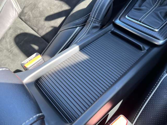 ボルボ Ｖ４０ Ｔ５　Ｒデザイン H29年 (東北) 99