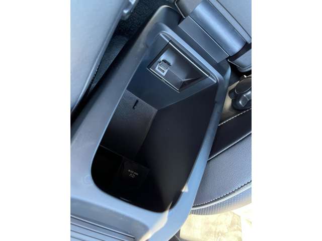 ボルボ Ｖ４０ Ｔ５　Ｒデザイン H29年 (東北) 99