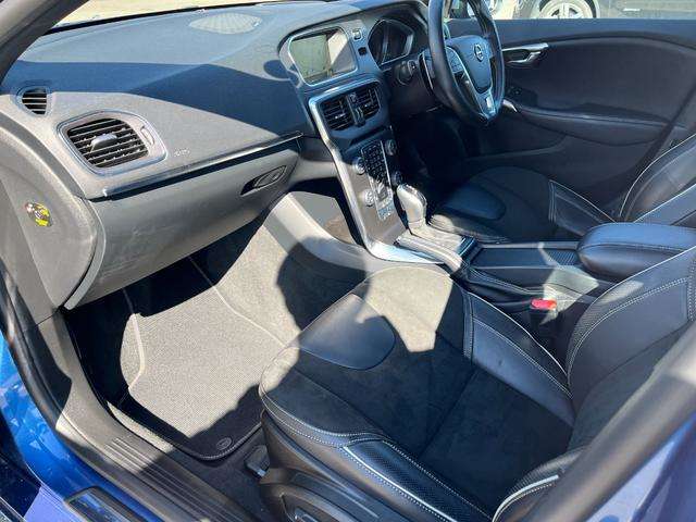 ボルボ Ｖ４０ Ｔ５　Ｒデザイン H29年 (東北) 99