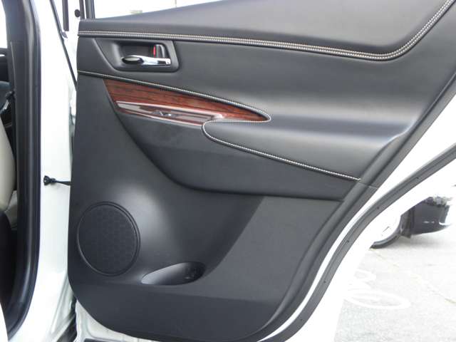 トヨタ ハリアー　ハイブリッド ２．５ ハイブリッド Ｅ－ＦＯＵＲ プレミアム アドバンスドパッケージ ４ＷＤ H27年 () 99