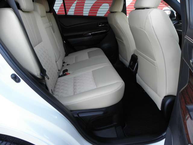 トヨタ ハリアー　ハイブリッド ２．５ ハイブリッド Ｅ－ＦＯＵＲ プレミアム アドバンスドパッケージ ４ＷＤ H27年 () 99