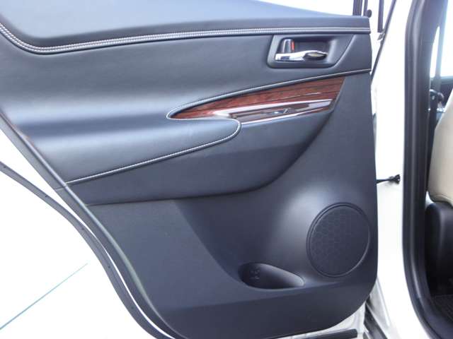 トヨタ ハリアー　ハイブリッド ２．５ ハイブリッド Ｅ－ＦＯＵＲ プレミアム アドバンスドパッケージ ４ＷＤ H27年 () 99