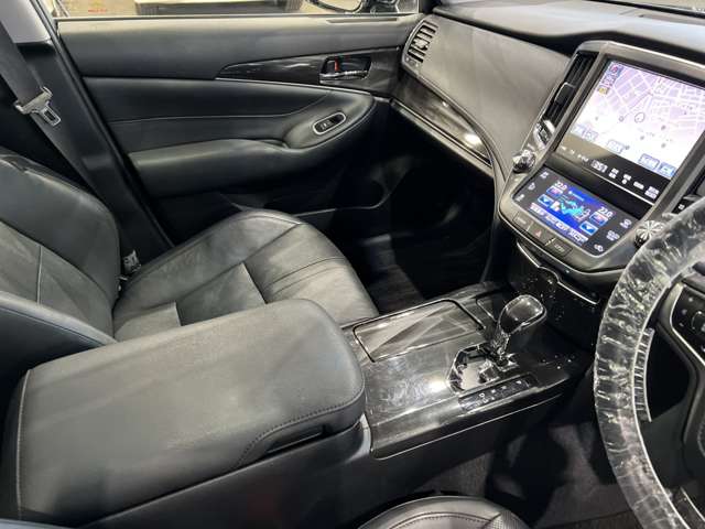 トヨタ クラウン　ハイブリッド ハイブリッド ２．５ Ｓ H26年 (関東) 99