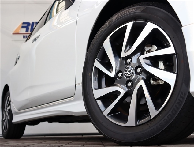 トヨタ アクア １．５ Ｚ R4年 (関東) 99