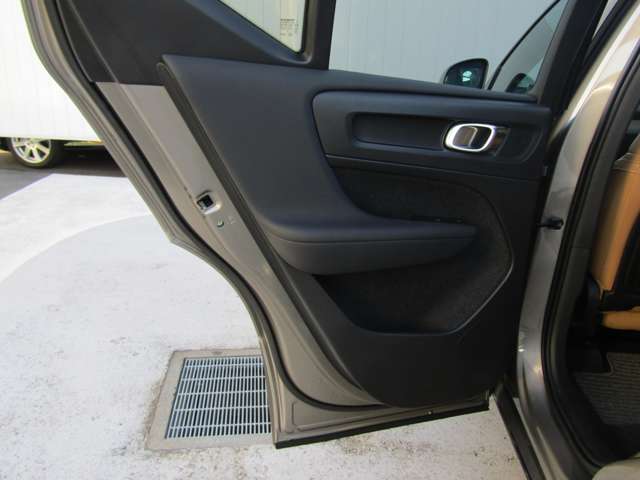 ボルボ ＸＣ４０ リチャージ　プラグインハイブリッド　Ｔ５　インスクリプション R3年 (関東) 99