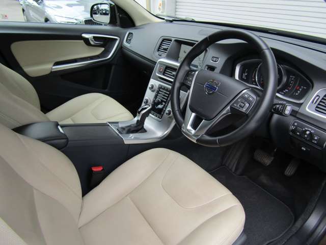 ボルボ Ｖ６０クロスカントリー Ｄ４ ＳＥ ディーゼルターボ H29年 (関東) 99