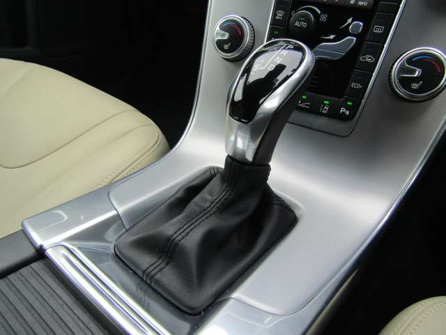 ボルボ Ｖ６０クロスカントリー Ｄ４ ＳＥ ディーゼルターボ H29年 (関東) 99