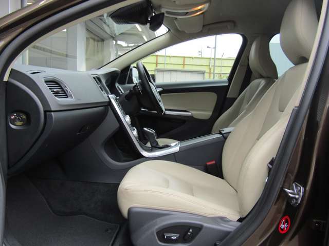 ボルボ Ｖ６０クロスカントリー Ｄ４ ＳＥ ディーゼルターボ H29年 (関東) 99