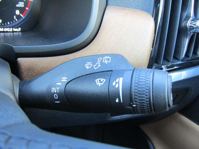 ボルボ Ｖ９０クロスカントリー Ｔ６ ＡＷＤ サマム ４ＷＤ H29年 (関東) 99