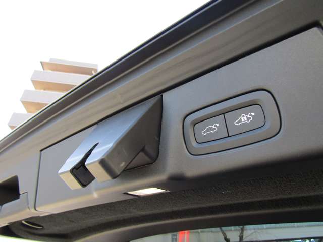 ボルボ Ｖ９０クロスカントリー Ｔ６ ＡＷＤ サマム ４ＷＤ H29年 (関東) 99