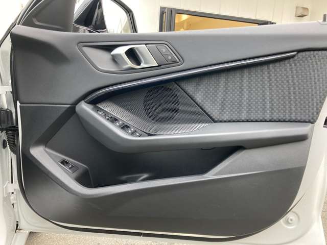 ＢＭＷ １シリーズ １１８Ｄ プレイ エディション ジョイ プラス ディーゼルターボ R3年 (近畿) 99