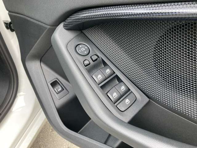 ＢＭＷ １シリーズ １１８Ｄ プレイ エディション ジョイ プラス ディーゼルターボ R3年 (近畿) 99