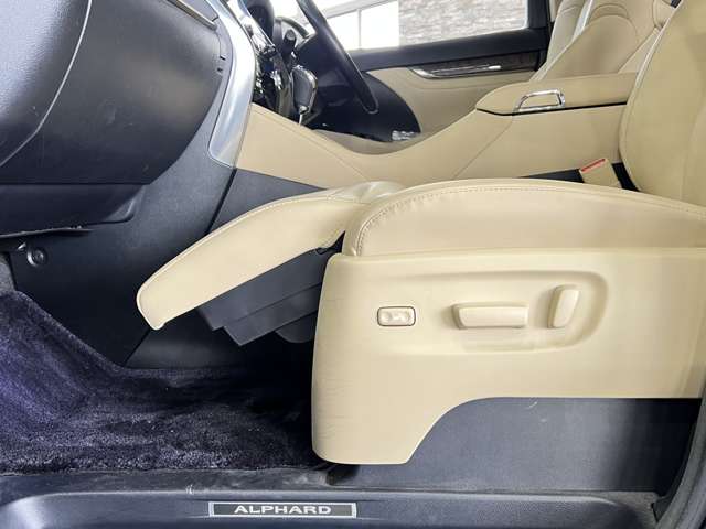 トヨタ アルファード ３．５ エグゼクティブ ラウンジ Ｓ ４ＷＤ R2年 (関東) 99